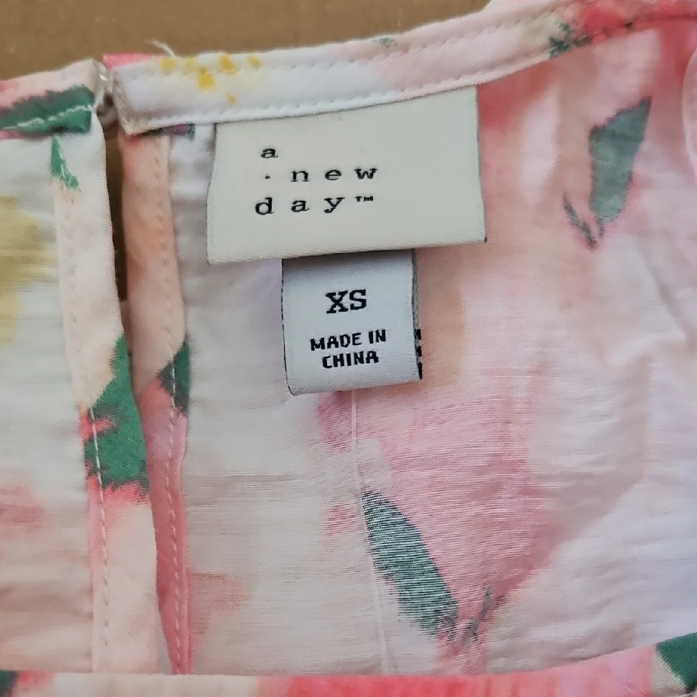 A New Day Pink Floral Sleeveless Blouse - Picture 3 of 5